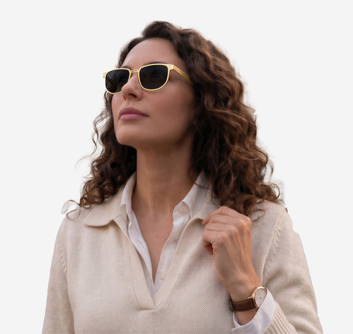 Woman wearing Dymesty Moore Vision camera-free AI sunglasses