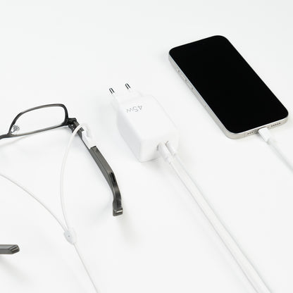 Dymesty Power Adapter charging a smartphone and AI glasses simultaneously. The essential tool for multi-device efficiency.